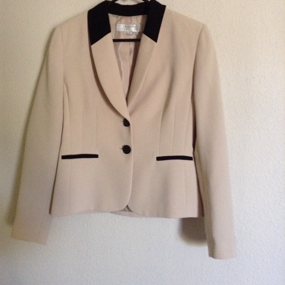 Tahari Jackets & Blazers - Tahari suit jacket blazer size 4